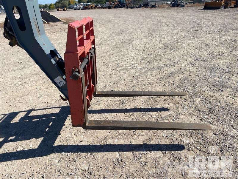 SkyJack SJ843TH Telehandler مناولات متداخلة