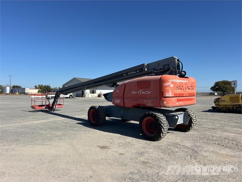 SkyJack SJ86T 4WD Diesel Articulating Boom Lift Articulated boom lifts