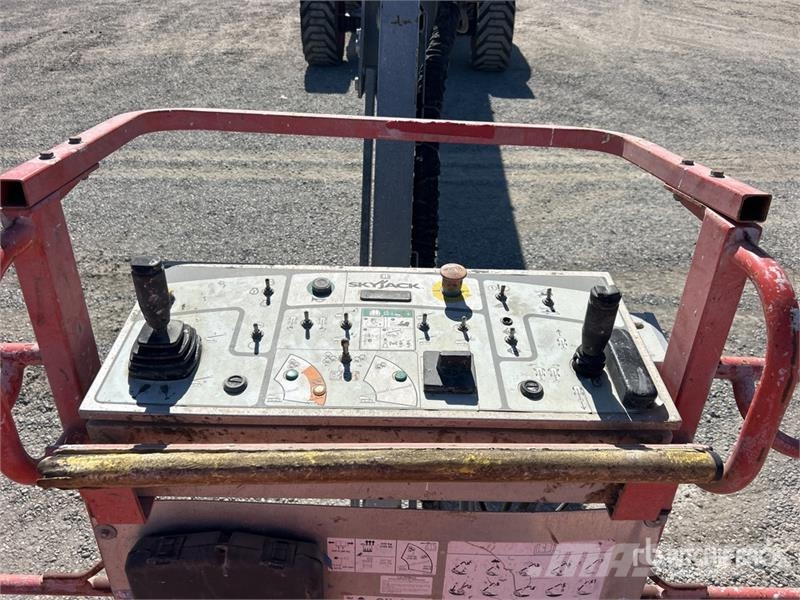 SkyJack SJ86T 4WD Diesel Articulating Boom Lift Articulated boom lifts