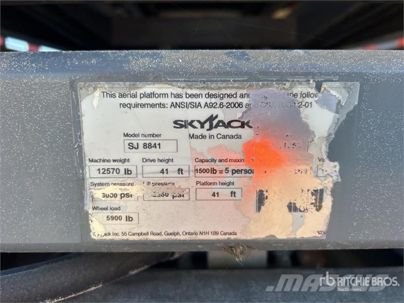 SkyJack SJ8841 RT Šķerveida pacēlāji