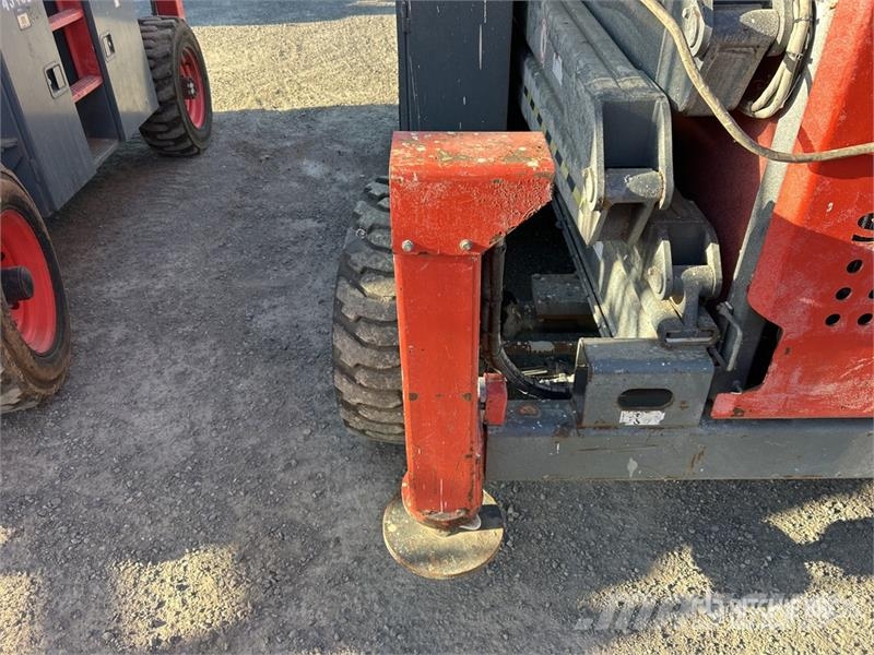 SkyJack SJ8841 RT Šķerveida pacēlāji