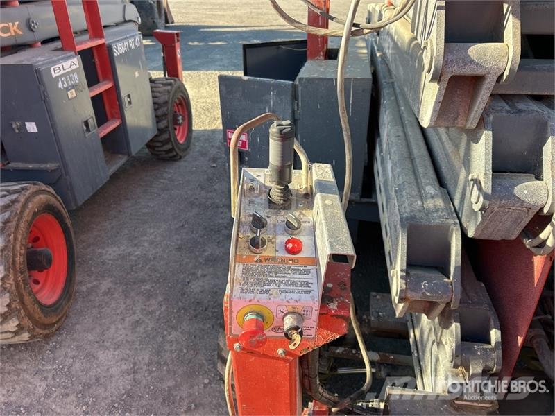 SkyJack SJ8841 RT Šķerveida pacēlāji