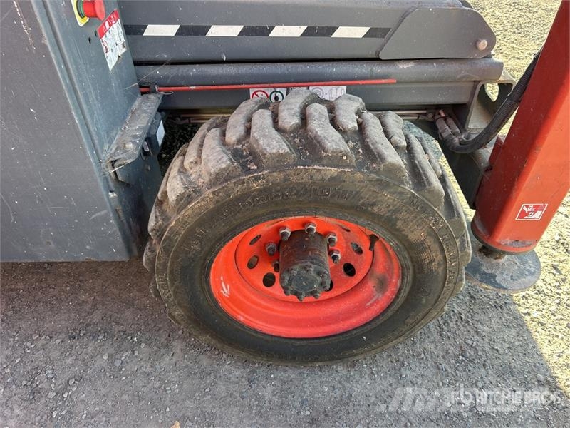 SkyJack SJ8841 RT Šķerveida pacēlāji