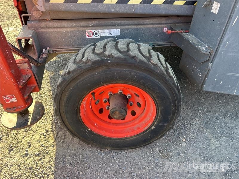 SkyJack SJ8841 RT Šķerveida pacēlāji