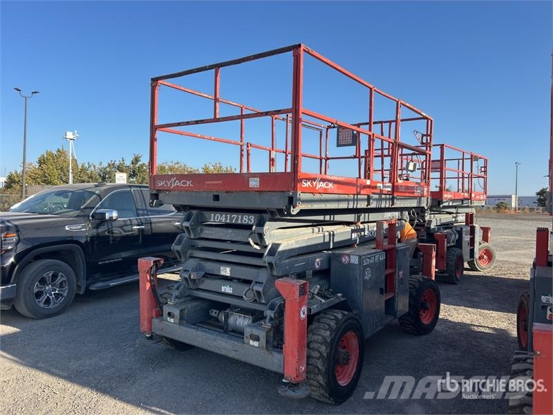 SkyJack SJ8841 RT Šķerveida pacēlāji