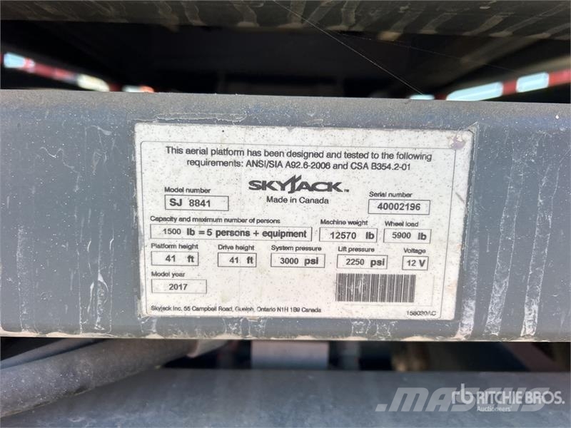 SkyJack SJ8841 RT Šķerveida pacēlāji