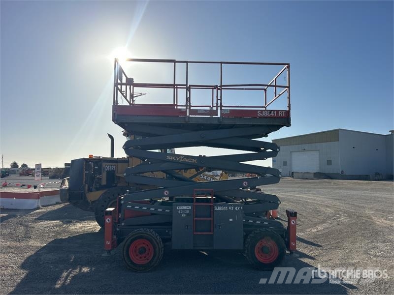 SkyJack SJ8841 RT Šķerveida pacēlāji