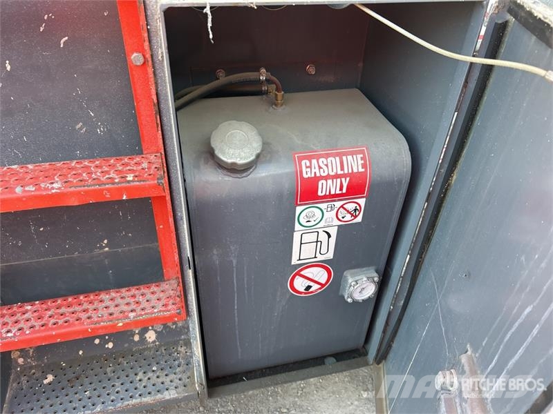 SkyJack SJ8841 RT Šķerveida pacēlāji