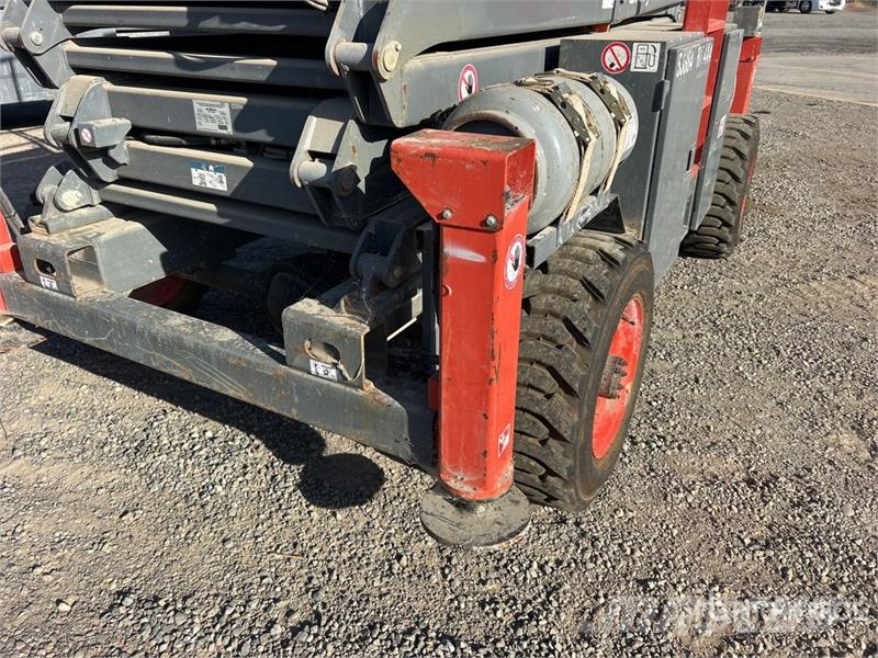 SkyJack SJ8841 RT Ollós emelők