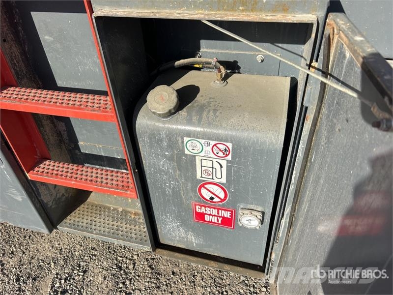 SkyJack SJ8841 RT Ollós emelők