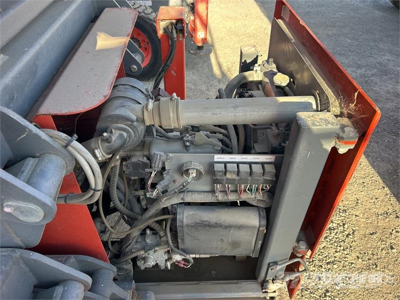 SkyJack SJ8841 RT Šķerveida pacēlāji