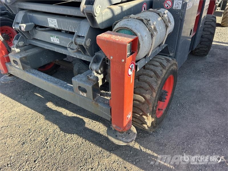 SkyJack SJ8841 RT Šķerveida pacēlāji