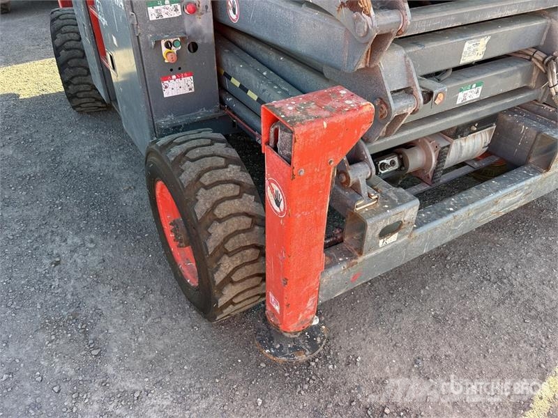 SkyJack SJ8841 RT Šķerveida pacēlāji