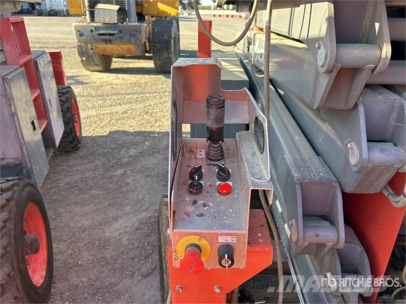 SkyJack SJ8841 RT Šķerveida pacēlāji