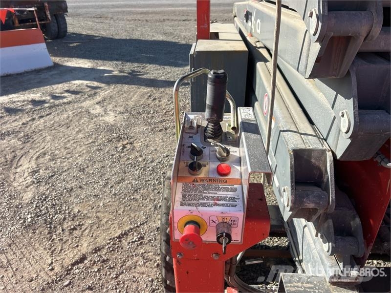 SkyJack SJ8841 RT Ollós emelők