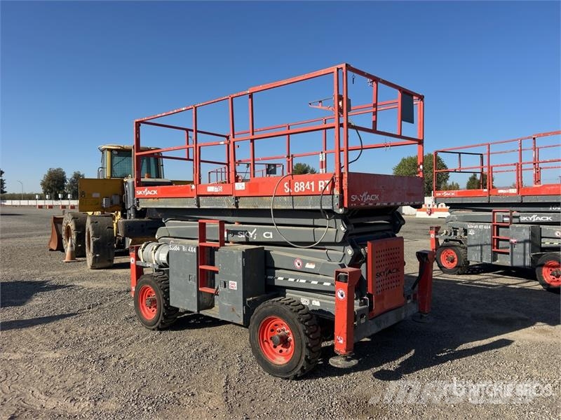 SkyJack SJ8841 RT Ollós emelők