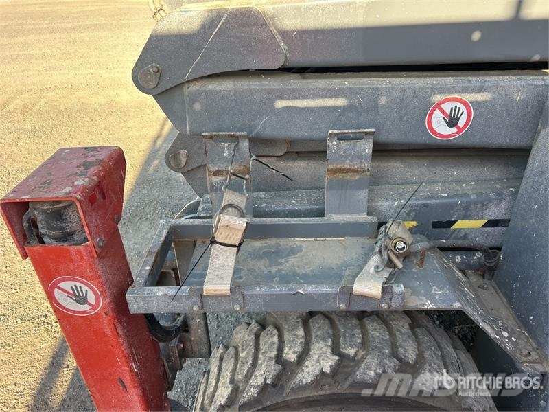 SkyJack SJ8841 RT Šķerveida pacēlāji