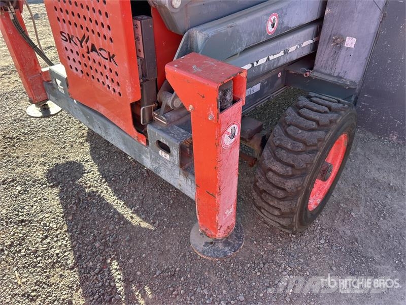 SkyJack SJ8841 RT Ollós emelők