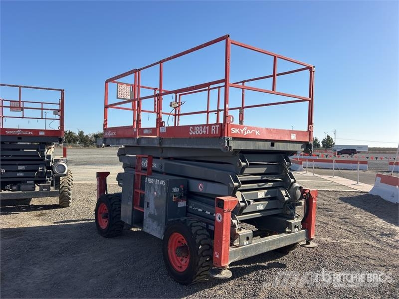 SkyJack SJ8841 RT Ollós emelők