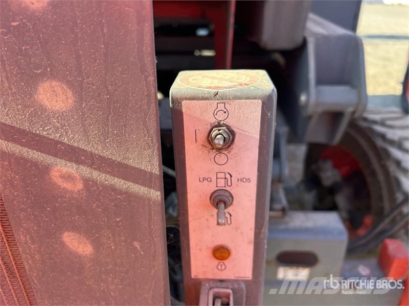 SkyJack SJ8841 RT Šķerveida pacēlāji