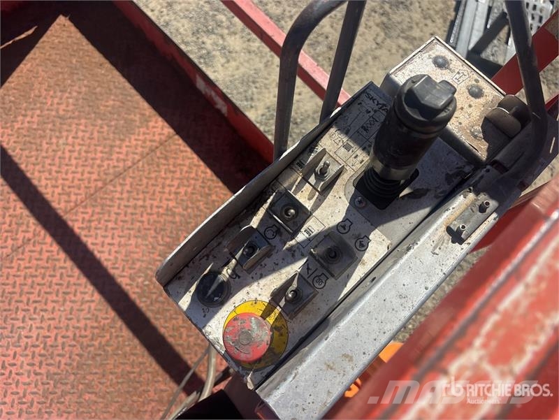 SkyJack SJ8841RT 4x4 Dual Fuel Scissor Lift رافعات مقصية الشكل