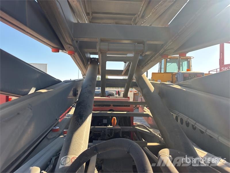 SkyJack SJ8841RT 4x4 Dual Fuel Scissor Lift Scissor lifts
