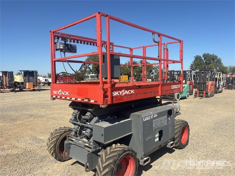 SkyJack SJ8841RT 4x4 Dual Fuel Scissor Lift رافعات مقصية الشكل