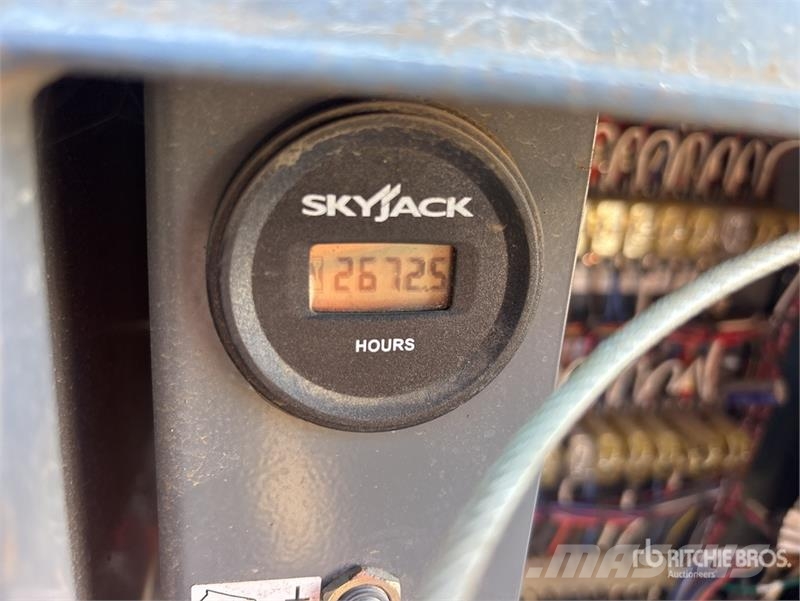 SkyJack SJ8841RT 4x4 Dual Fuel Scissor Lift Scissor lifts
