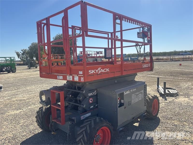 SkyJack SJ8841RT 4x4 Dual Fuel Scissor Lift رافعات مقصية الشكل