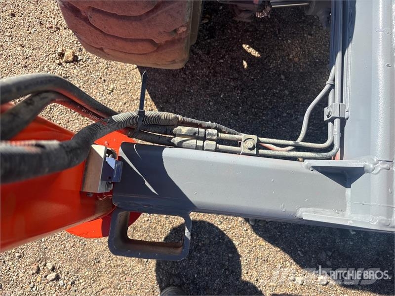 SkyJack SJ9250RT 4x4 Dual Fuel Scissor Lift Käärtõstukid