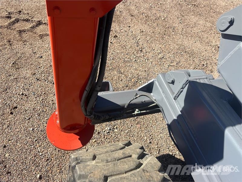 SkyJack SJ9250RT 4x4 Dual Fuel Scissor Lift Käärtõstukid
