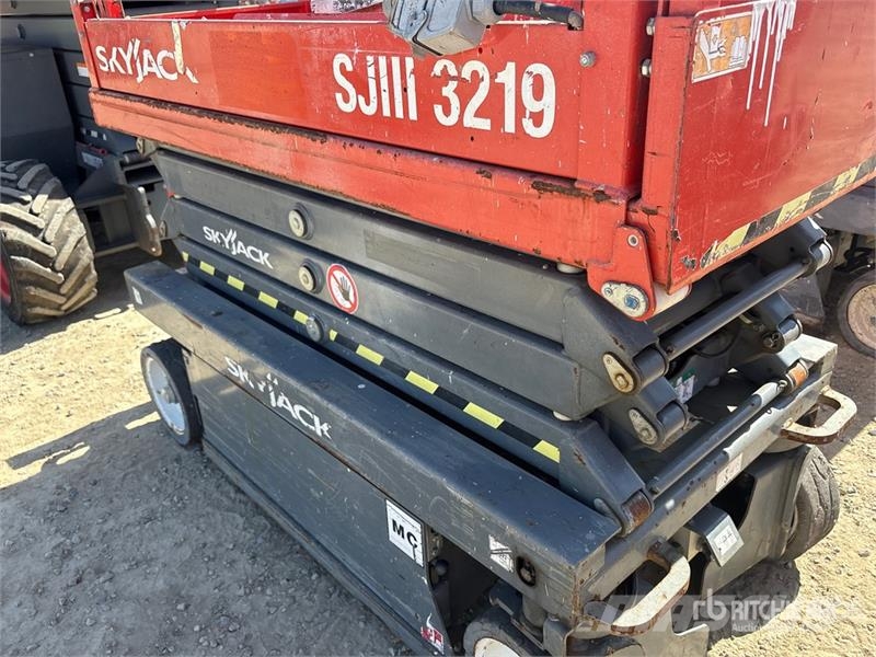 SkyJack SJIII-3219 Electric Scissor Lift Scissor lifts