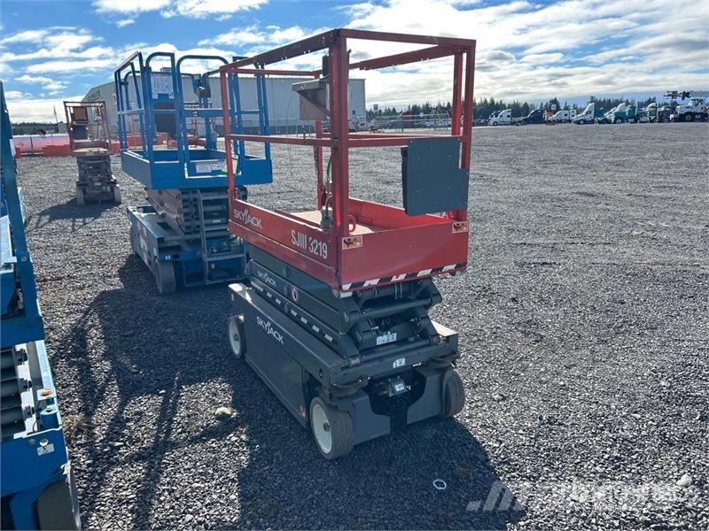 SkyJack SJIII-3219 Electric Scissor Lift رافعات مقصية الشكل