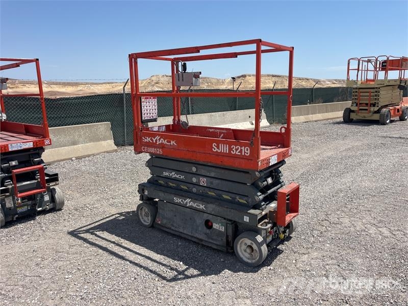 SkyJack SJIII-3219 Electric Scissor Lift Scissor lifts