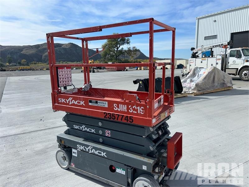 SkyJack SJIII-3219 Electric Scissor Lift Ollós emelők