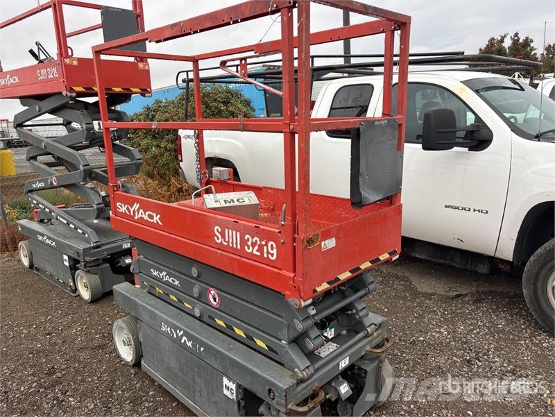 SkyJack SJIII-3219 Electric Scissor Lift رافعات مقصية الشكل