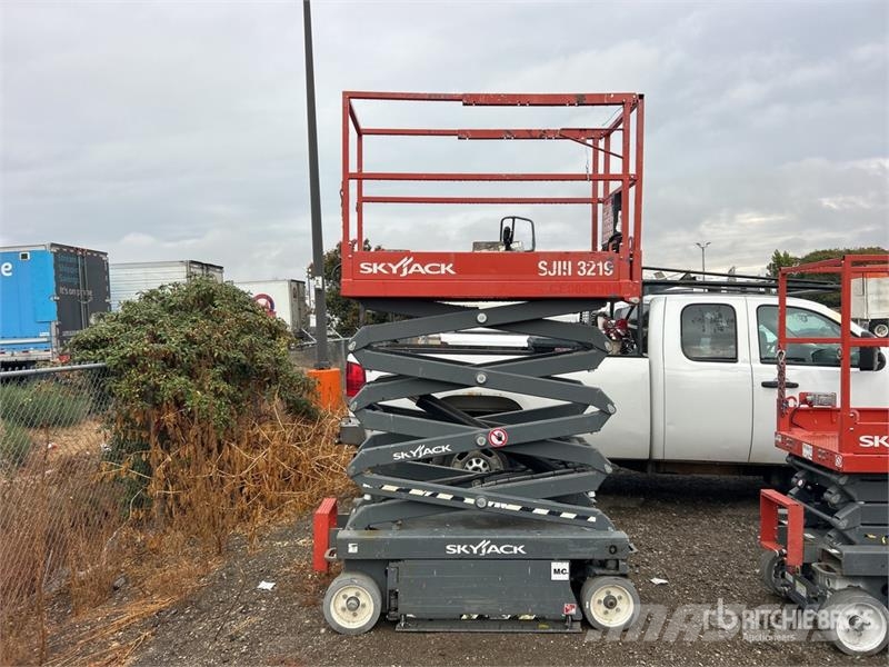 SkyJack SJIII-3219 Electric Scissor Lift رافعات مقصية الشكل