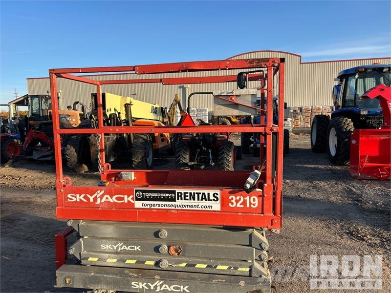 SkyJack SJIII-3219 Electric Scissor Lift Scissor lifts