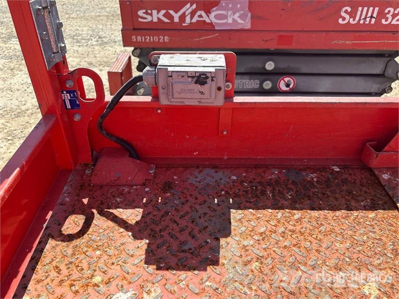 SkyJack SJIII-3219 Electric Scissor Lift Scissor lifts