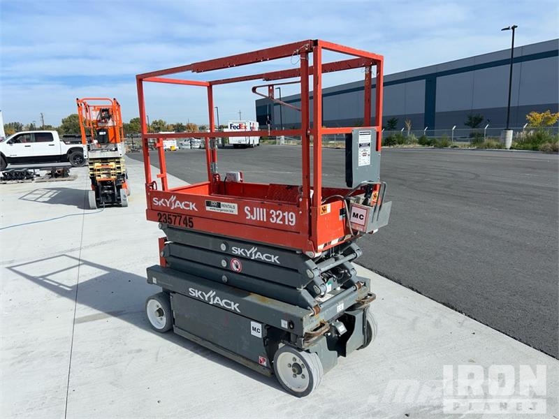 SkyJack SJIII-3219 Electric Scissor Lift Ollós emelők