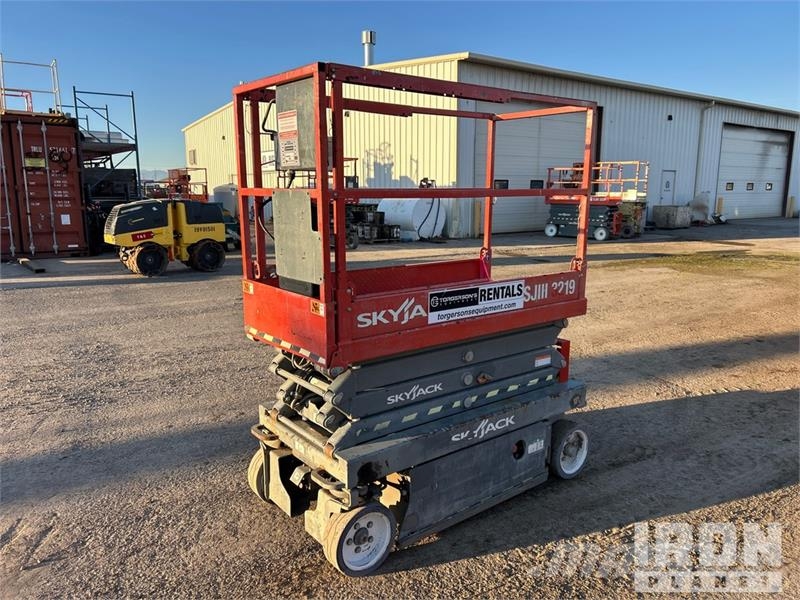 SkyJack SJIII-3219 Electric Scissor Lift Scissor lifts