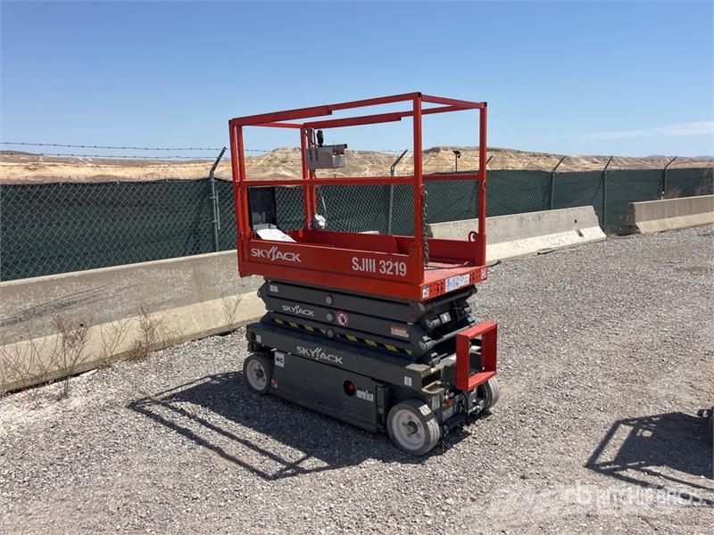 SkyJack SJIII-3219 Electric Scissor Lift Scissor lifts