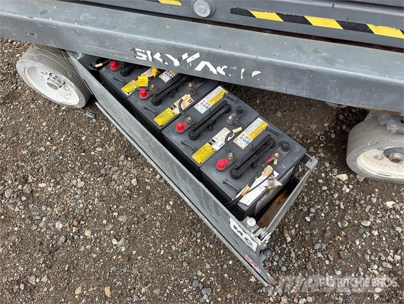 SkyJack SJIII-3219 Electric Scissor Lift رافعات مقصية الشكل