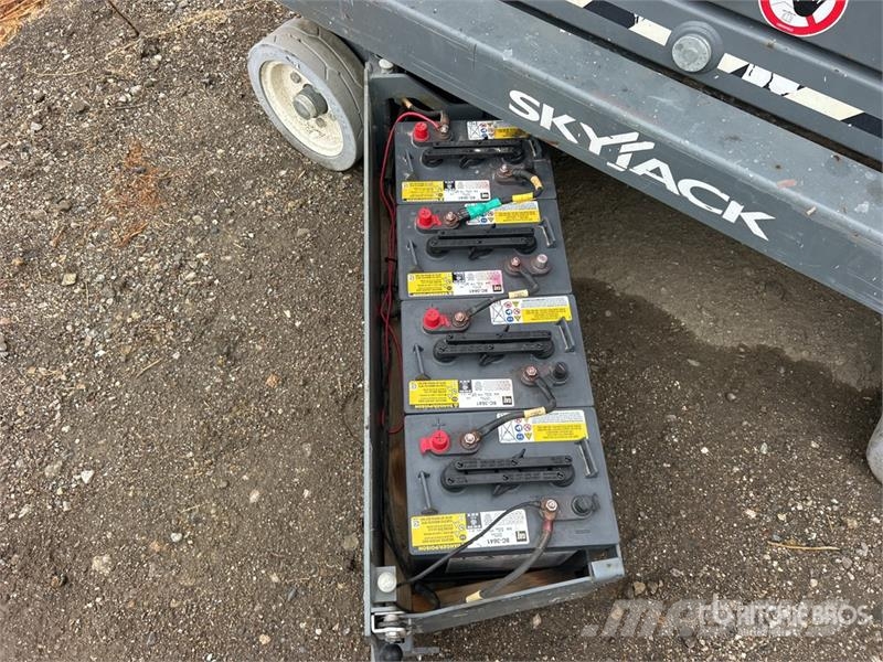 SkyJack SJIII-3219 Electric Scissor Lift رافعات مقصية الشكل