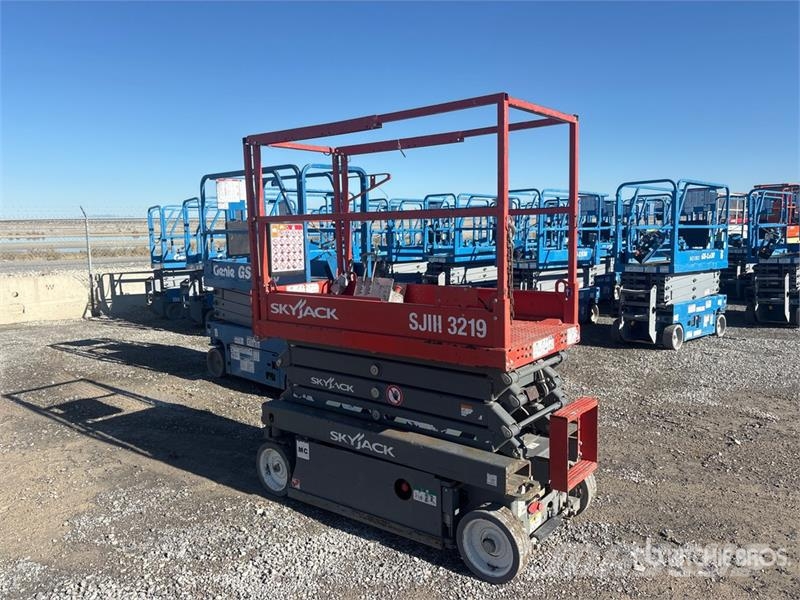 SkyJack SJIII-3219 Electric Scissor Lift Elevadores de tesoura