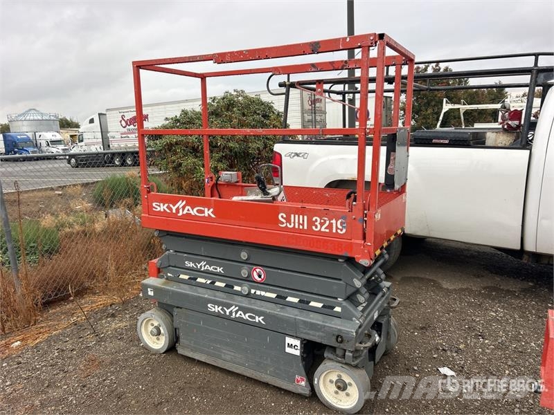 SkyJack SJIII-3219 Electric Scissor Lift رافعات مقصية الشكل