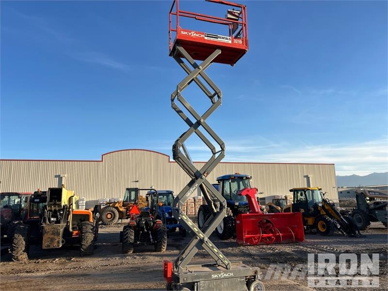 SkyJack SJIII-3219 Electric Scissor Lift Scissor lifts