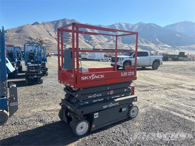 SkyJack SJIII-3219 Electric Scissor Lift Elevadores de tesoura