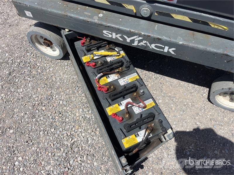 SkyJack SJIII-3219 Electric Scissor Lift Scissor lifts