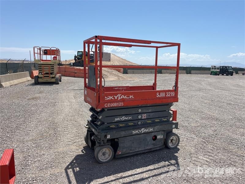 SkyJack SJIII-3219 Electric Scissor Lift Scissor lifts